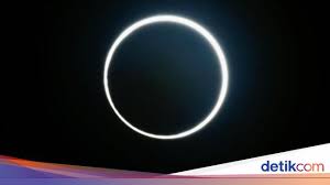 Bagi kamu yang tinggal di daerah pantai, gejala alam berupa naik turunnya air laut tentu sudah tidak asing lagi. Perbedaan Gerhana Bulan Dan Matahari