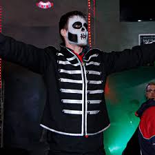 Recently, i've been contemplating divorcing my husband. A Gay Polyamorous Storyline Empowered Wrestler Leo London To Come Out Outsports