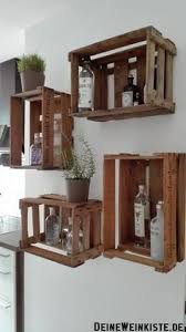 Egal wie du sie anordnest, am besten hängst du die platten in die nähe vom oder sogar über dem plattenspieler. 26 10 Weinkisten Kuchenregale Ideen Weinkisten Kiste Regal