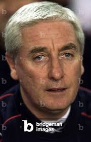 Image of LIVERPOOL MANAGER ROY EVANS WATCHES TOTTENHAM HOTSPUR GAME,  1998-11-10 (photo)