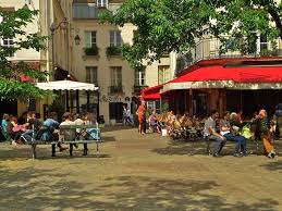 Les 10 Plus Jolies Places Cachees A Paris Le Bonbon Sainte Catherine Paris Place Du Marche