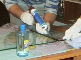 Pencere cam macunu, çeşitli pencere camı ve çerçeve uygulamalarında kullanılır. Cam Icin Dolgu Macunu Cift Camli Pencerelerin Sizdirmazligi Yapisal Ve Cephe Cami Icin Polisulfur Secenegi
