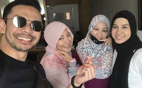 Malah, anak norman dan memey pun rapat dengan anak abby tau. Doakan Sahabat Dunia Akhirat Saya Dimasukkan Ke Hospital Akibat Denggi Norman Memey Dan Abby Abadi Kongsi Foto Lawat Erra Fazira Media Hiburan
