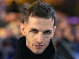Uscirà il prossimo 4 dicembre l'ultimo progetto musicale di achille lauro. 64 Idee Su Achille Lauro Achille Cantanti Billy Idol