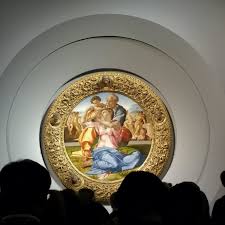 Guía de habla española especializado en arte e historia durante la visita guiada por la galeria uffizi. La Galeria Uffizi Vende Una Pintura De Miguel Angel Como Un Nft