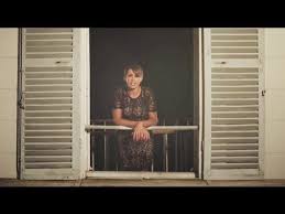 Chimene Badi Parlez Moi De Lui Clip Officiel Chanson Video Chanson Jeune Chanteuse