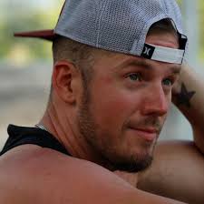 Who can dance for 8 and 10 manana in Champagne Volleyball?