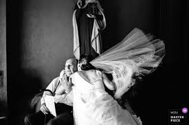 Minneapolis wedding photographer bradley hanson photography is a minneapolis, minnesota wedding photographer with a documentary, wedding photojournalism approach. Bradley Hanson St Paul Wedding Photographer Mn Wpja