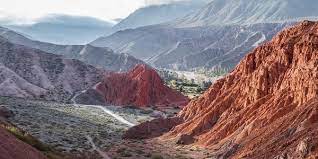 Туризм в аргентине, горы, солевые озера. Paseo De Los Colorados In Purmamarca Jujuy Argentina Hiking Route
