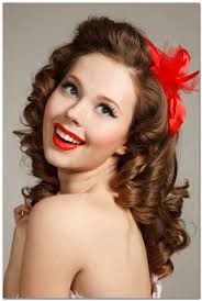 Rockabilly frisuren kann man leicht mit haarspray doch auch damen die sich einfach nur fur diesen stil interessieren konnen damit wunderbar aussehen. 50 Er Frisuren Frauen 50er Jahre Frisur Rockabilly Frisur Vintage Frisuren