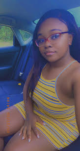 I'm 5'1 150 pounds of homegrown 🤣🤣 with glasses so my nigga gotta be at  least 5'6 or better 😏 gotta be able to tower over me daddy