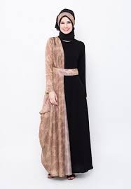 Pilihan model baju dress pendek yang pertama adalah gaun cantik dengan model kerah unik yang merupakan perpaduan antara motif polos dan. Tampil Fashionable Dan Memesona Dengan 10 Model Gamis Cantik Untuk Wanita Berhijab Dengan Tubuh Berisi
