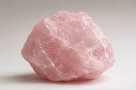 Proprietà del quarzo rosa, usi e benefici
