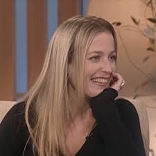 Gillian being the absolute cutest at Ellen in 2004 🥹🫶 00‘s Gillian  screams for a 00‘s hit song 🤌 #gilliananderson #gillianandersonisgod  #gillianandersonsupremacy #middleagedactresses #women