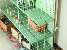 有孔ボードとメッシュ棚受で棚を作る えんじょいふる ジョイフル本田暮らしのdiy投稿型情報サイト ジョイフル本田 インテリア 有孔ボード