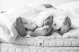 Qué tipo de colchón elegir para dormir en pareja