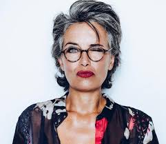 Quelle coupe de cheveux est faite pour moi ? 1001 Idees Top De Coupe De Cheveux Courte Pour Femme De 60 Ans