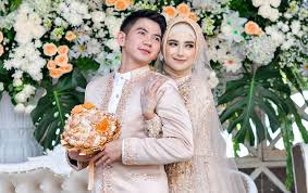 Sosok di kehidupan masa lalu nadya mutika rahayu menjadi sorotan publik. Sebelumnya Rizki Syafaruddin Santer Diisukan Sudah Menjatuhkan Talak Cerai Kepada Sang Istri Nadya Mustika Rahayu Kali Ini Rizki Ditanya Tentang Kebenaran Isu Tersebut Portal Berita Hiburan Terheboh