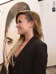 Demi Lovato Conferencia De Prensa En Sao Paulo Brasil 22 04 14 Shaved Long Hair Half Shaved Hair Undercut Long Hair