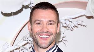 1996) son of actors bruce davison and lisa pelikan; All About Ethan Edward Minogue Smith