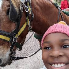 Elizabeth Rumph's Instagram, Twitter & Facebook