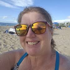 Merry Christmas, from ours to yours. 🥰 Our Red, White, and Blue tree sure  is pretty! I've always wanted to do one in these colors... it does not  disappoint! 🇺🇲