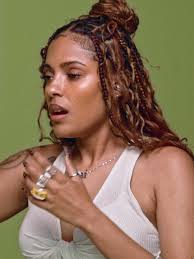 🍀 Murfreesboro, Tennessee native Samara Cyn (@thesamaracyn) delivers a  cool, calm, and collected performance of ‘Chrome’, a new single lifted from  her forthcoming debut EP ‘The Drive Home’. #samaracyn ...