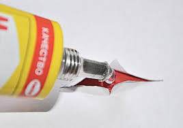 Merhaba sizlere kolay bir şekilde duvara çivi kullanmadan tablo vb.şeyler nasıl asabiliriz göstermeye çalıştım.bu yöntemi ben duvarlarım da uyguluyorum çok da memnunum. Duvari Delmeden Resmi Asin Sabitleme Kancalarina Civisiz Bir Cerceve Nasil Asilir Tuval Sabitleme Yontemleri