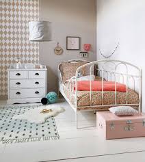 Lit double des stickers chambre pour votre déco ! Un Lit D Inspiration Romantique Pour Les Filles Frenchy Fancy