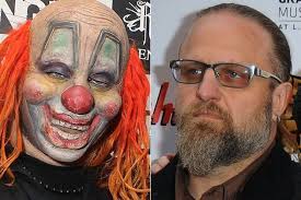 Slipknot is an american heavy metal band formed in des moines, iowa, in 1995 by percussionist shawn crahan, drummer joey jordison and bassist paul gray.after several lineup changes in its early years, the band settled on nine members for more than a decade: 6 Shawn Clown Crahan Percussion Backing Vocals Slipknot Mick Thomson Shawn