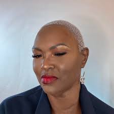 Tracie Hull's Instagram, Twitter & Facebook