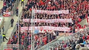 Bayern munich move 10 points clear at the top of the bundesliga with a comfortable victory over hoffenheim. Fc Bayern Fans Hurensohn Plakete Gegen Hopp Pyro In Hoffenheim Fc Bayern 0 6 Youtube