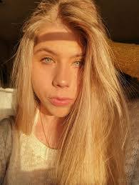 Sarah Miracle's Instagram, Twitter & Facebook