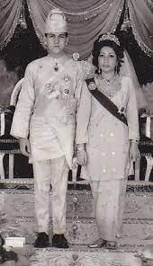 He was proclaimed as the crown prince of kelantan on 18 october 2010 upon the accession of his elder brother, sultan muhammad v as the 29th sultan of kelantan.fn 1 he is the second of four children of the late sultan of kelantan, sultan ismail petra and raja perempuan tengku anis. Monarchies Today Royalty Around The Globe Sultan Ismail Petra Of Kelantan 1949 2019