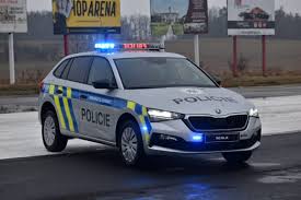 Ministerstvo vnitra dále zajišťuje telekomunikační síť policie české republiky, spolupráci v rámci mezinárodní organizace interpol a metodicky usměrňuje šifrovou službu. Policie Objednala 1200 Kusu Skody Scala V Policejnich Barvach Za 840 Milionu Korun Prvni Auta Uz Jsou Dodana