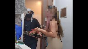 Mommy, another pizza delivery guy didnt expect me to offer my pussy  instead of paying - Pinay Lovers Ph - XNXX.COM