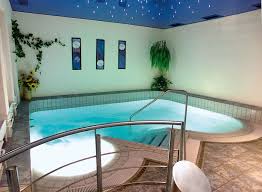 In Unserem Grosszugig Ausgestatteten Wellnessbereich Finden Sie Ihre Wohl Verdiente Entspannung Ein Schwimmbad Mit Gegenstromanlage Solarium Hotel Schwimmbader