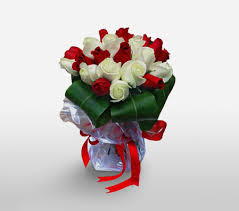 Keep in mind that in many cases the blue is actually light blue or purple and not true navy blue as in the flag. 18 Red And White Roses Bouquet
