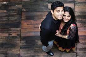 4 Things To Lookout For Before Zeroing In On Your Wedding Photo Outdoor Wedding Photography Indian Wedding Photography Couples Wedding Couple Poses Photography