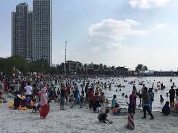 Gratis Masuk Ancol Antrean Mengular Di Pintu Masuk Metro Tempo Co Harga tersebut belum termasuk biaya parkir kendaraan. gratis masuk ancol antrean mengular di