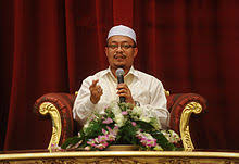 Tapi ustaz ni baguih, beliau jaga anak yatim. Kazim Elias Wikipedia