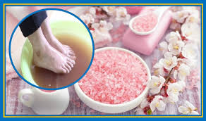 Air garam hangat akan menghasilkan ion positif dan negatif di dalam air. 7 Kebaikan Apabila Kita Amalkan Rendam Kaki Dalam Bancuhan Garam Untuk Wanita Yang Kerap Sakit