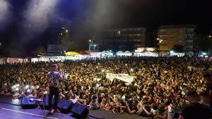 Pio e amedeo lanciano angelo famao, daniele de martino e francesco d'alesso nel finale di felicissima sera. Angelo Famao Manda In Delirio Il Pubblico Di Cassino Birra Www Linchiestaquotidiano It