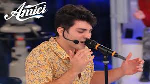 Addio a michele merlo, il cantante di amici è morto a 28 anni per un'emorragia cerebrale. Giulio Musca Ad Amici 2020 Chi E Il Cantante Che Ha Ottenuto Il Banco