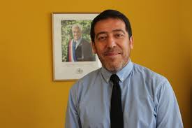 El periodista rodrigo sepúlveda tuvo un fuerte encuentro con la ministra del trabajo, maría josé saldívar, a quien cuestionó por la entrega de beneficios para familias de clase media en medio de la. Rodrigo Sepulveda Tagle Asume Como Nuevo Seremi De Educacion En Magallanes Magallanes