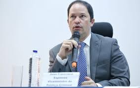 Más de 5.000 colombianos han regresado al país en vuelos humanitarios en medio de la pandemia. Juan Francisco Espinosa Nuevo Director De Migracion