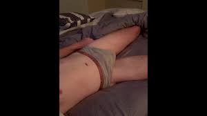 Molhar a cama e gozar na cueca