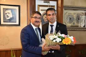 Biz insanımızı seviyoruz, insanımızın derdiyle dertleniyoruz. Iyi Parti Den Omer Faruk Celik E Ataturk Portresi