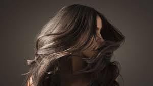 Pas question d'utiliser un produit de coloration pour cheveux. Confinement 3 Produits De Coloration Pour Eviter De Se Faire Des Cheveux Blancs