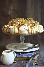 Pavlova Caramel Et Bananes Recette Pavlova Recette Pavlova Desserts Sucres